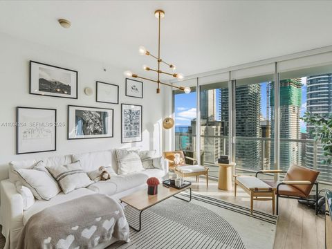 1111 SW 1st Av UPH4017- Miami FL 33130