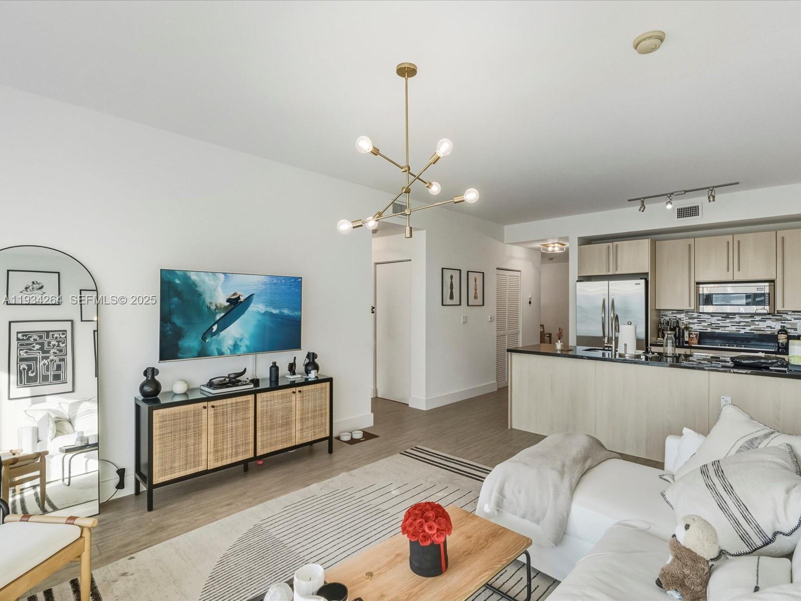 1111 SW 1st Av UPH4017-