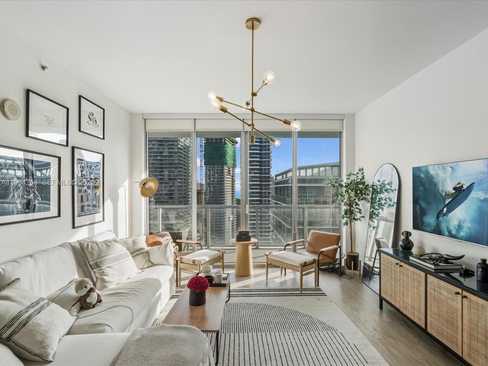 1111 SW 1st Av UPH4017-