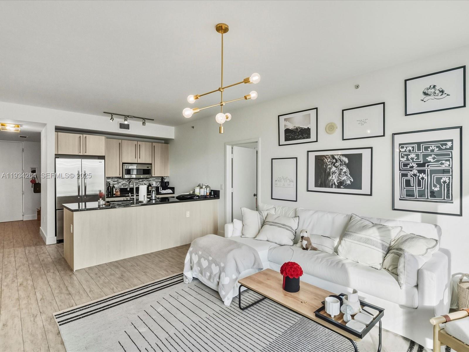 1111 SW 1st Av UPH4017-