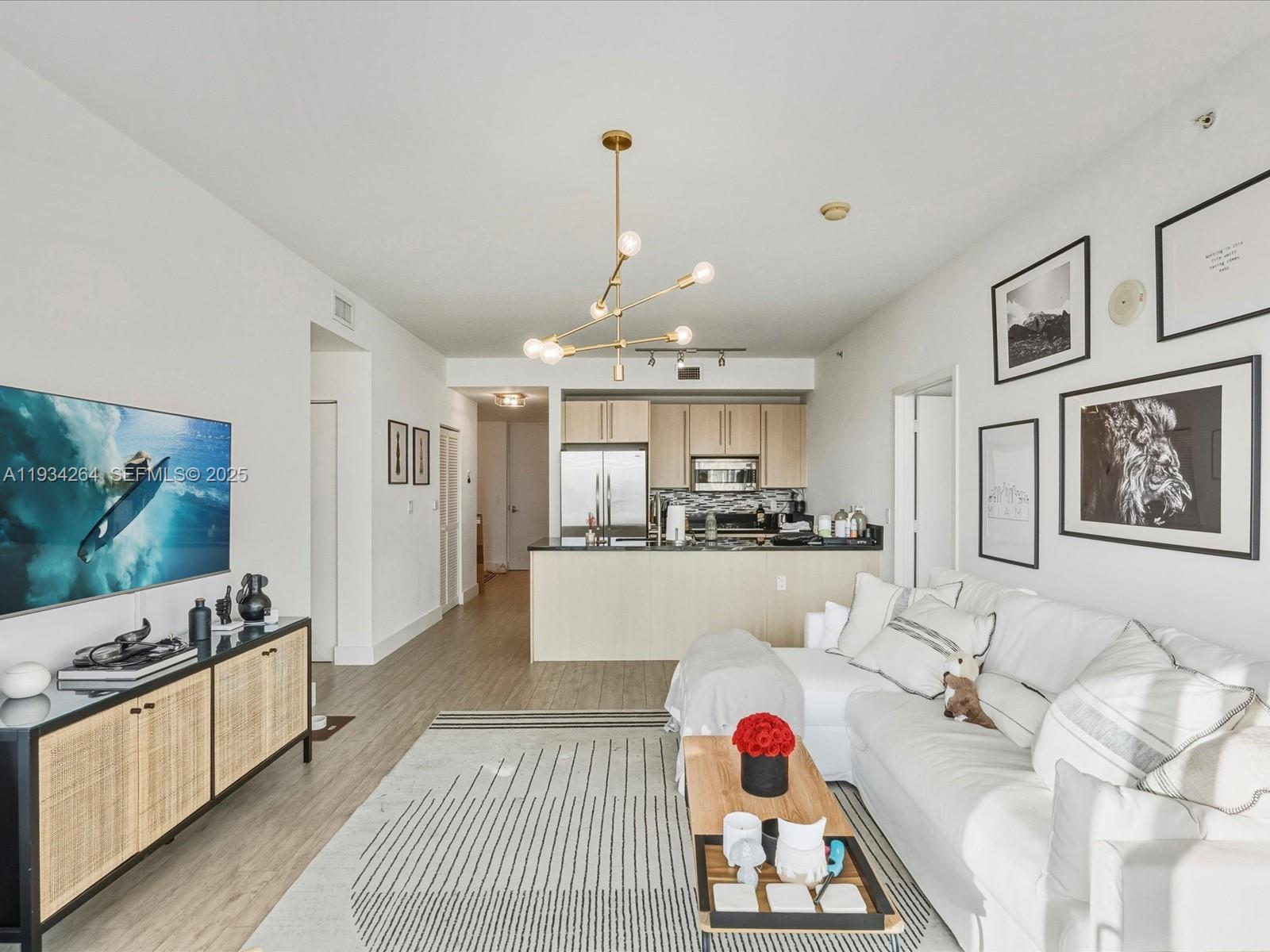 1111 SW 1st Av UPH4017-