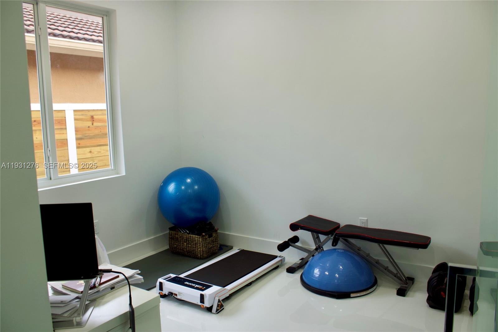 LAKE VENETIAN - Residential Lease