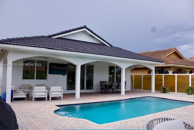 LAKE VENETIAN - Residential Lease