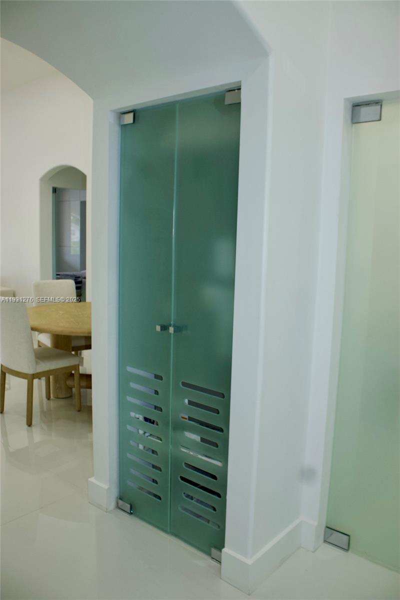 LAKE VENETIAN - Residential Lease