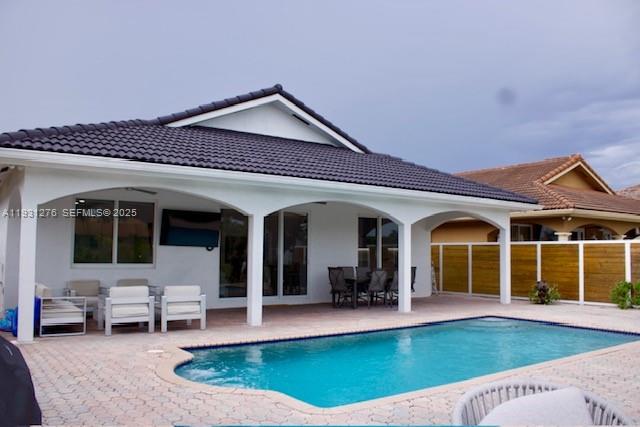 LAKE VENETIAN - Residential Lease