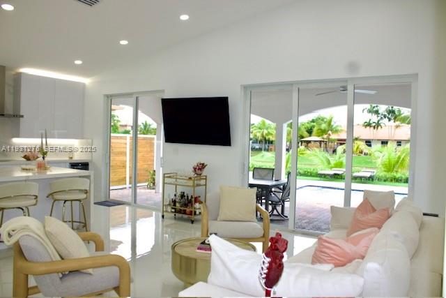 LAKE VENETIAN - Residential Lease