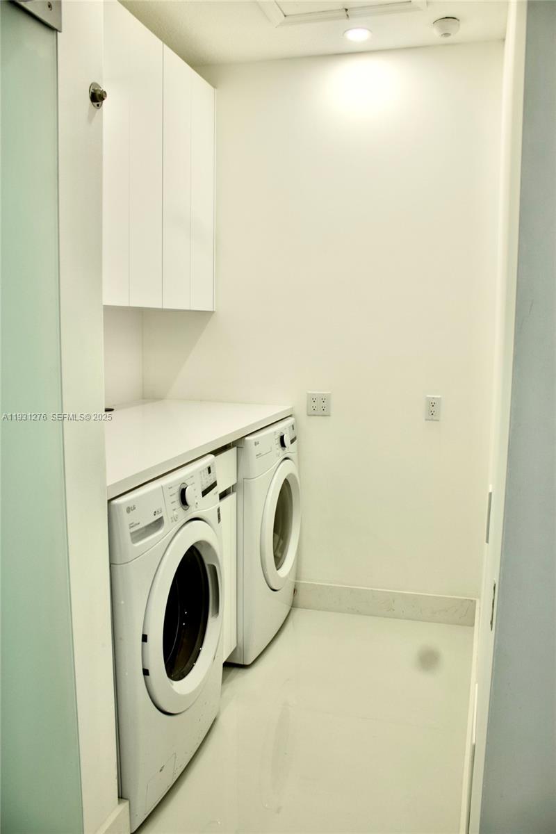 LAKE VENETIAN - Residential Lease