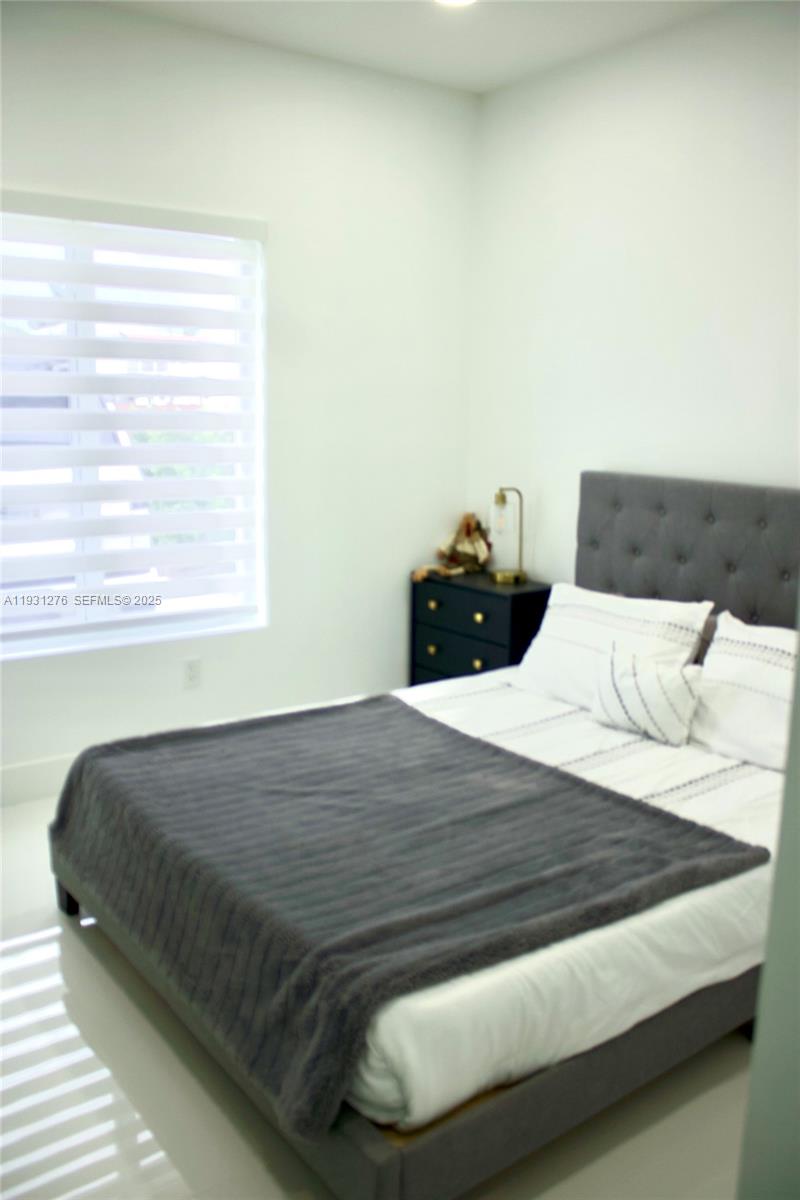 LAKE VENETIAN - Residential Lease