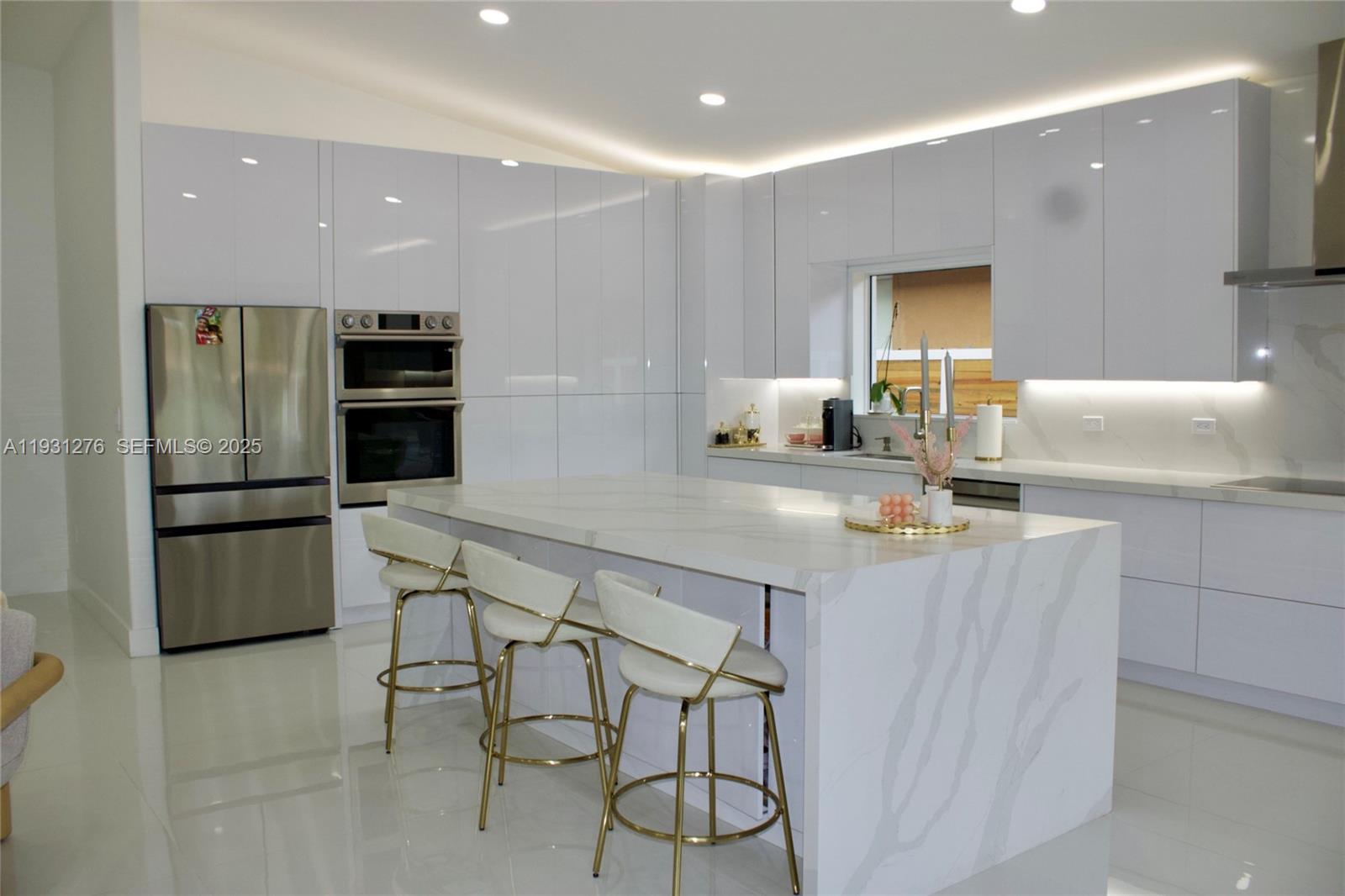 LAKE VENETIAN - Residential Lease