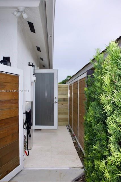 LAKE VENETIAN - Residential Lease