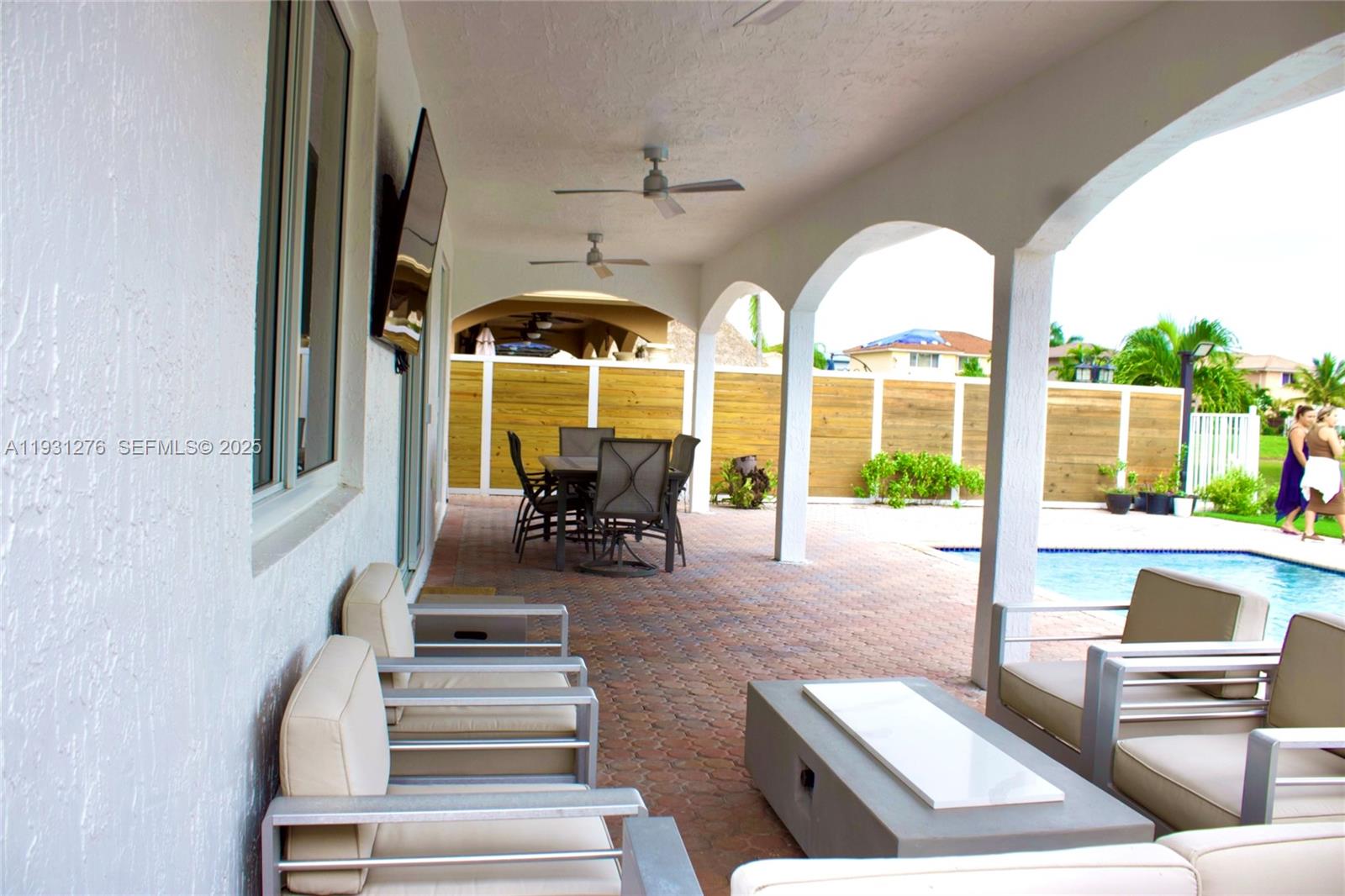 LAKE VENETIAN - Residential Lease