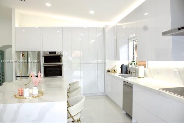 LAKE VENETIAN - Residential Lease