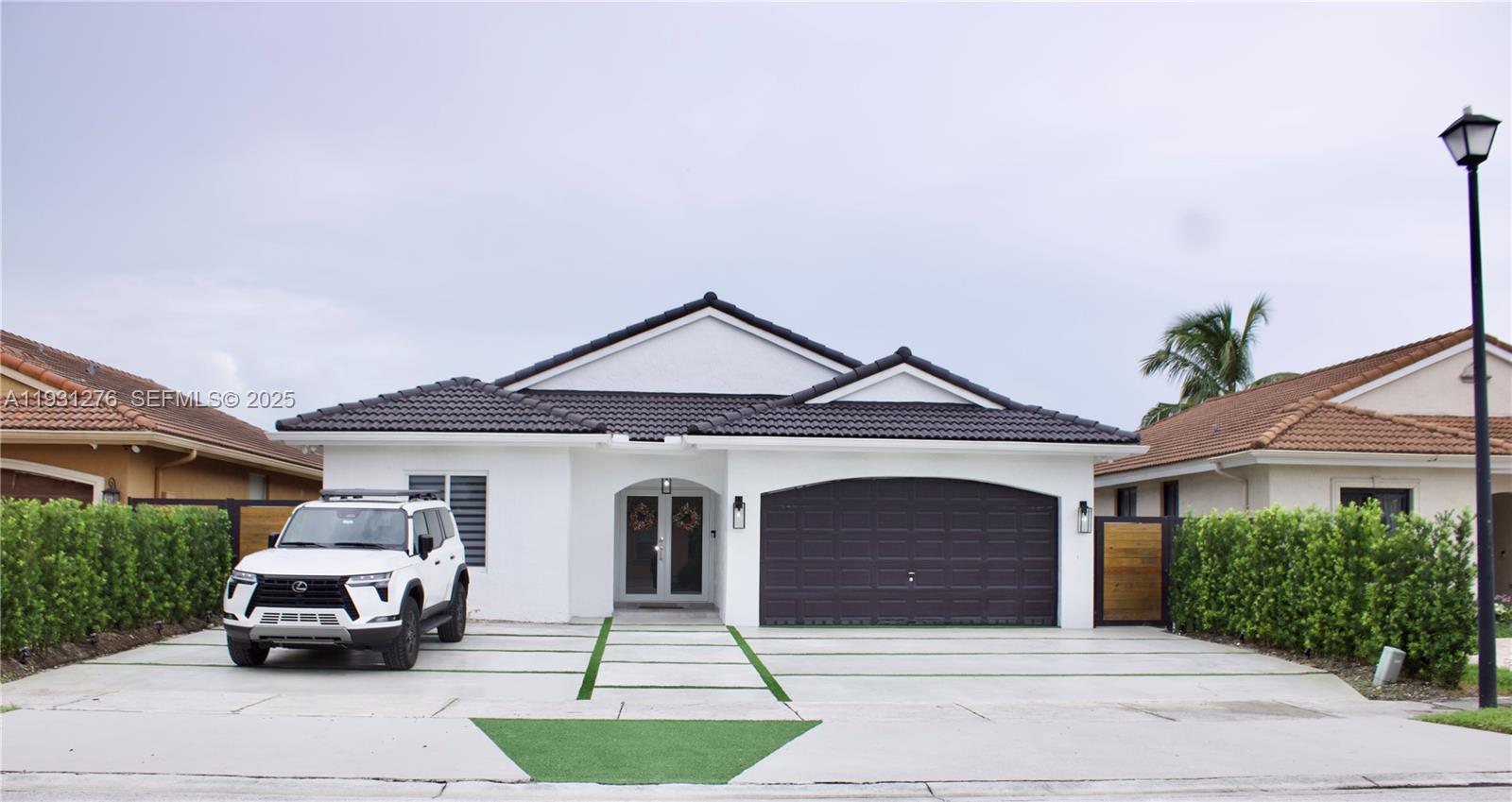 LAKE VENETIAN - Residential Lease