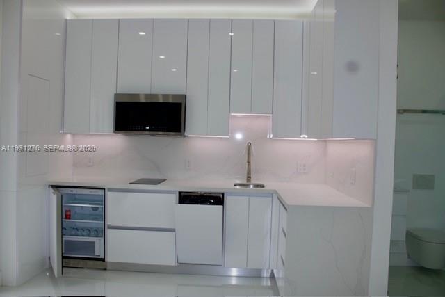 LAKE VENETIAN - Residential Lease