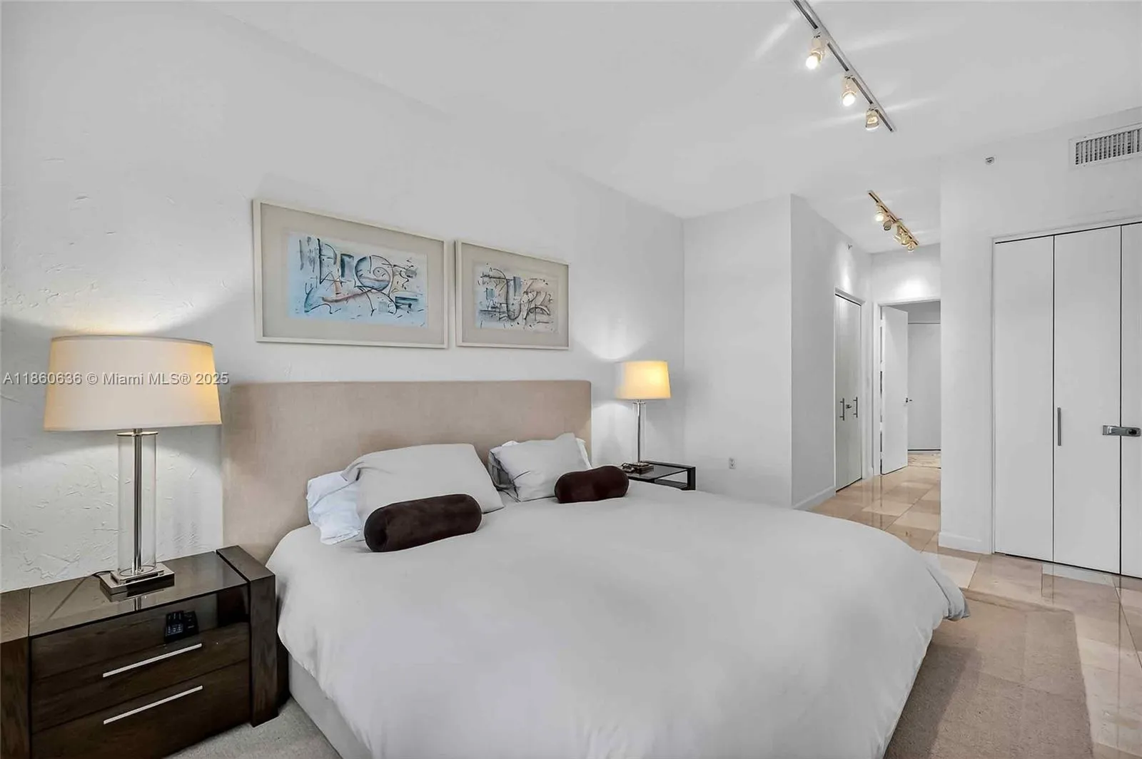 Key Biscayne, Florida 33149, United States, 2 Bedrooms Bedrooms, ,2 BathroomsBathrooms,Residential,Active,193822