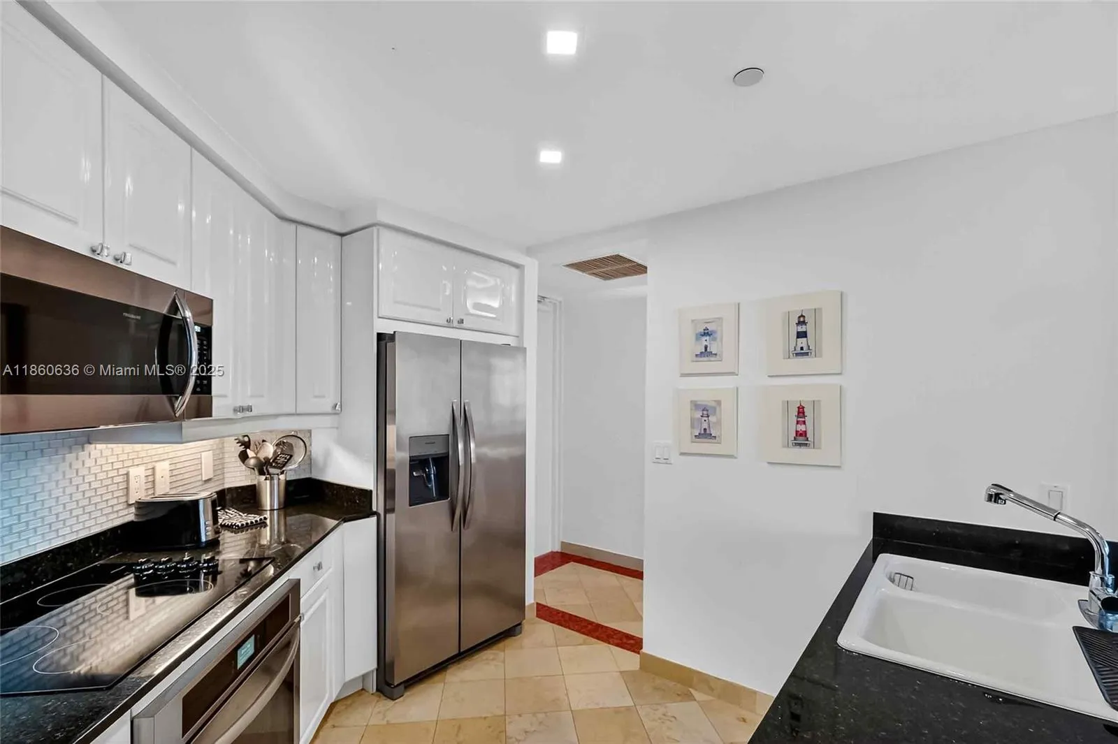 Key Biscayne, Florida 33149, United States, 2 Bedrooms Bedrooms, ,2 BathroomsBathrooms,Residential,Active,193822