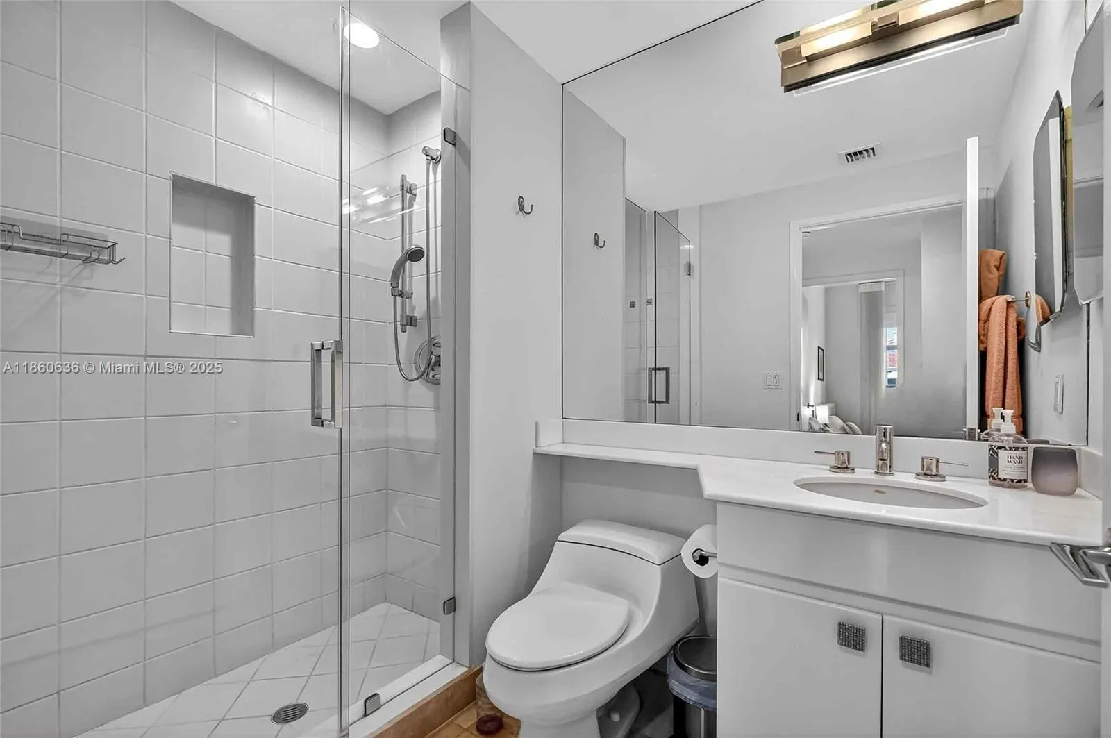 Key Biscayne, Florida 33149, United States, 2 Bedrooms Bedrooms, ,2 BathroomsBathrooms,Residential,Active,193822