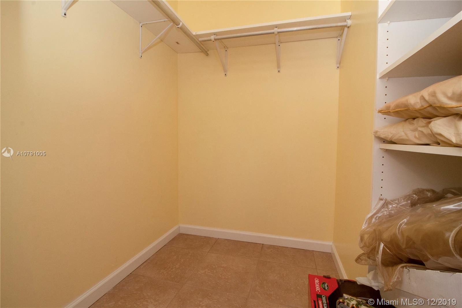 NATURA 2 CONDO - Residential