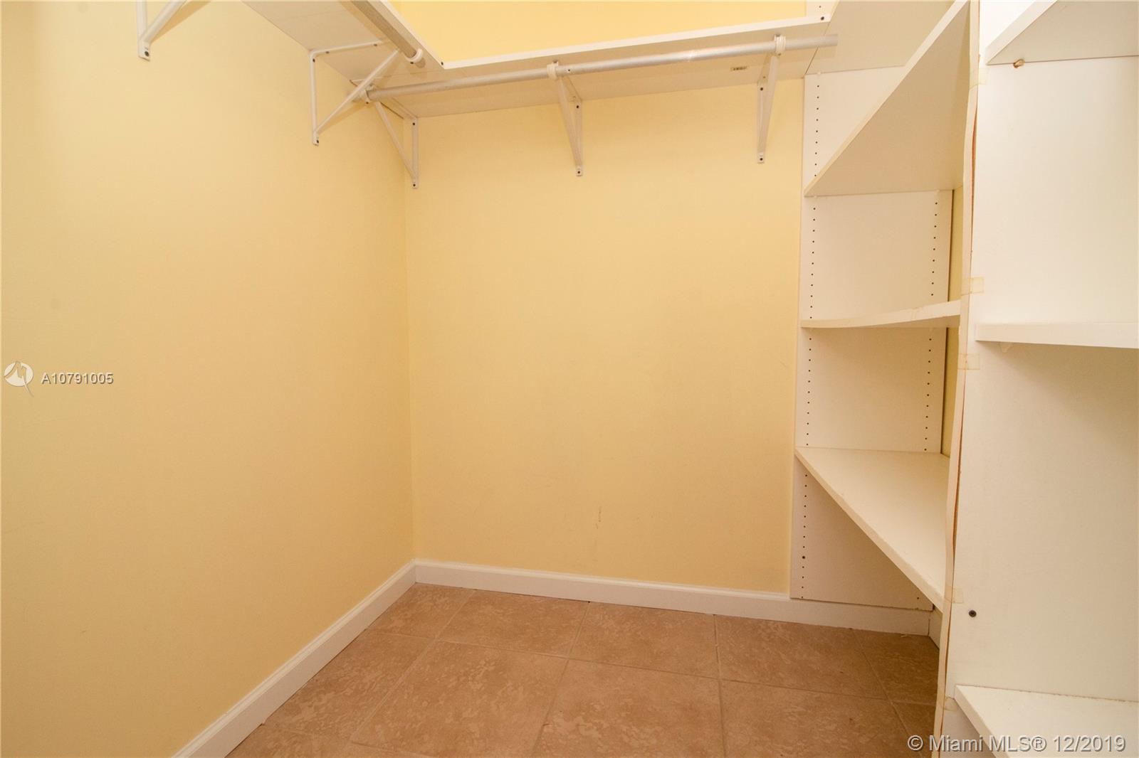 NATURA 2 CONDO - Residential