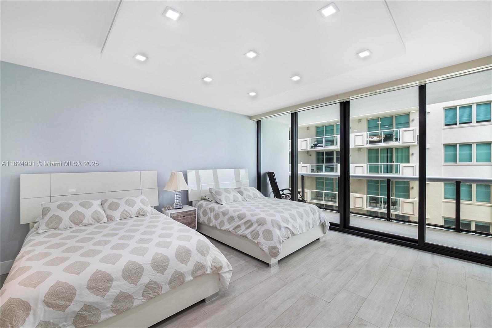 THE WAVES CONDO - Residential