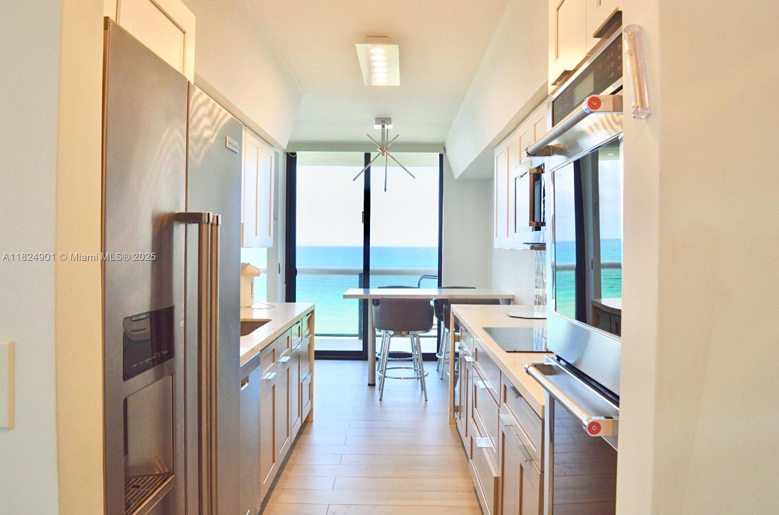 9455 Collins Ave 809