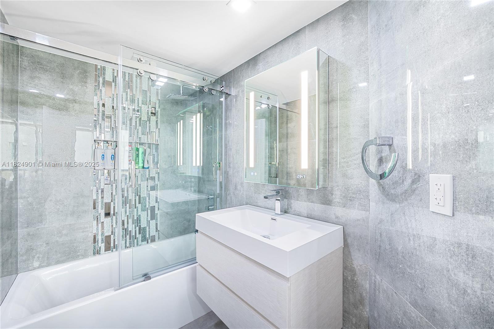 THE WAVES CONDO - Residential