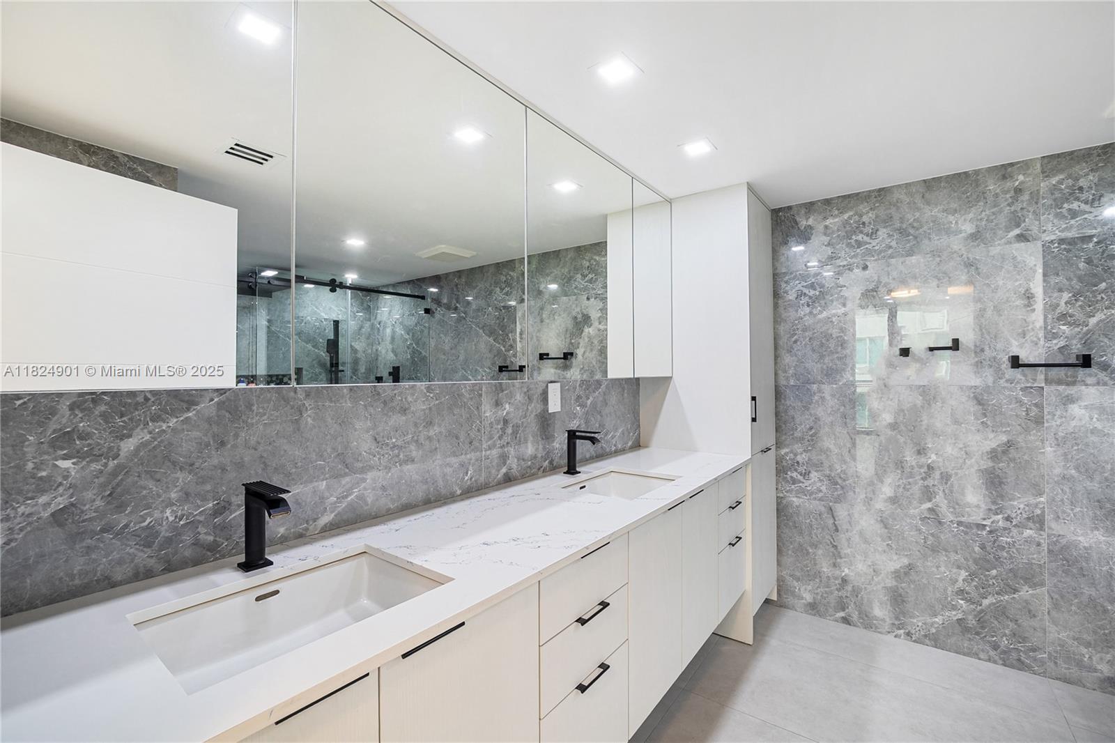 THE WAVES CONDO - Residential