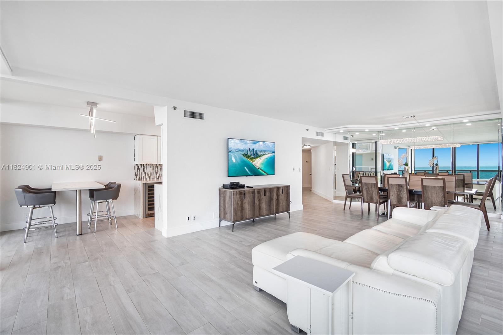 9455 Collins Ave 809