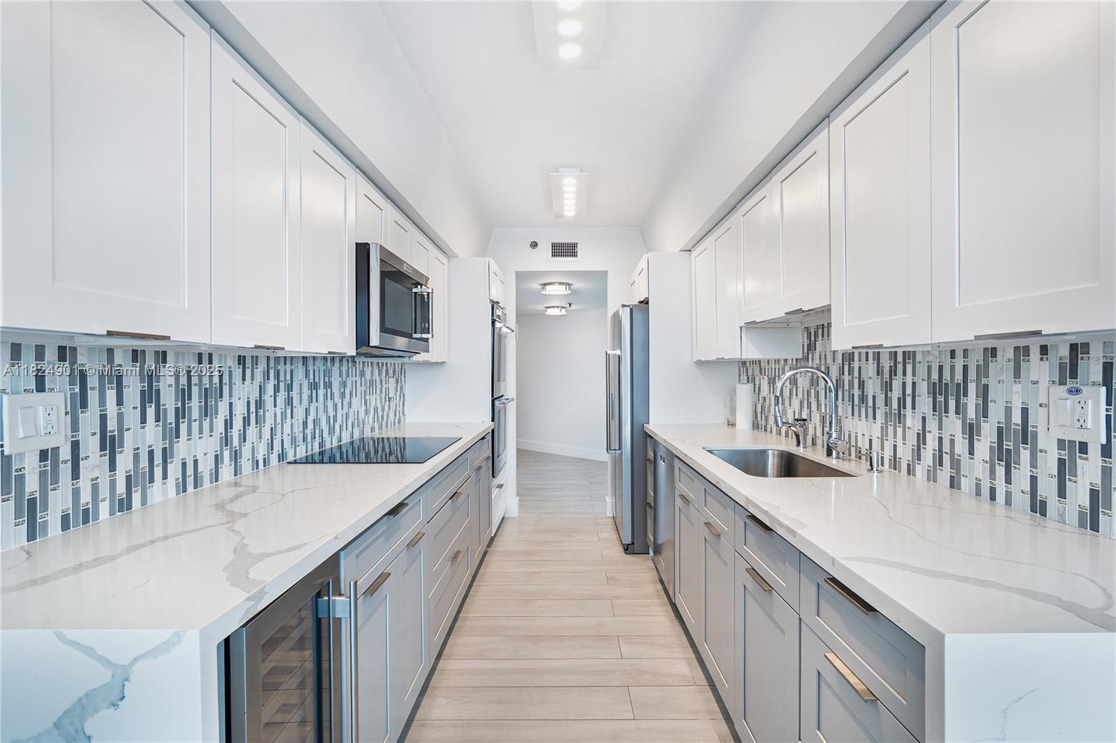 THE WAVES CONDO - Residential