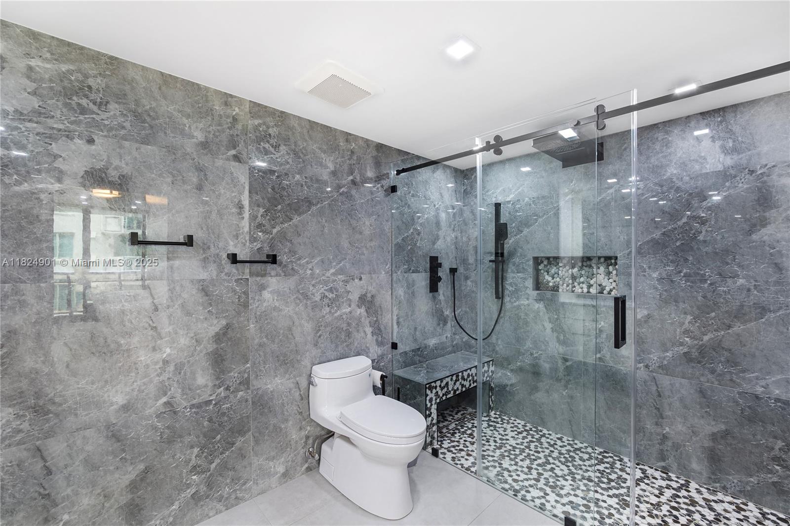 THE WAVES CONDO - Residential