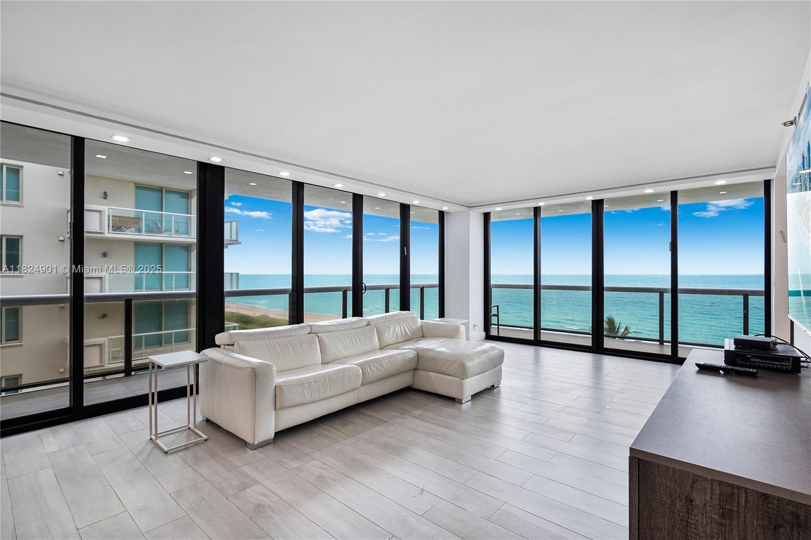 THE WAVES CONDO - Residential