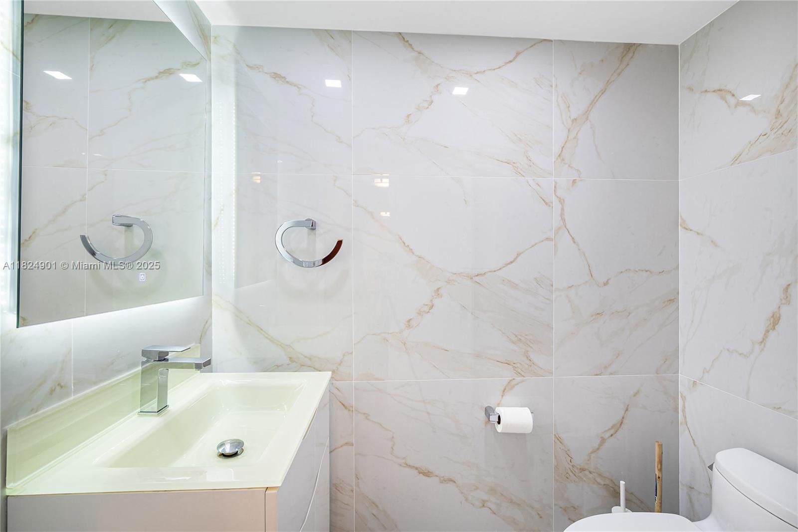 THE WAVES CONDO - Residential