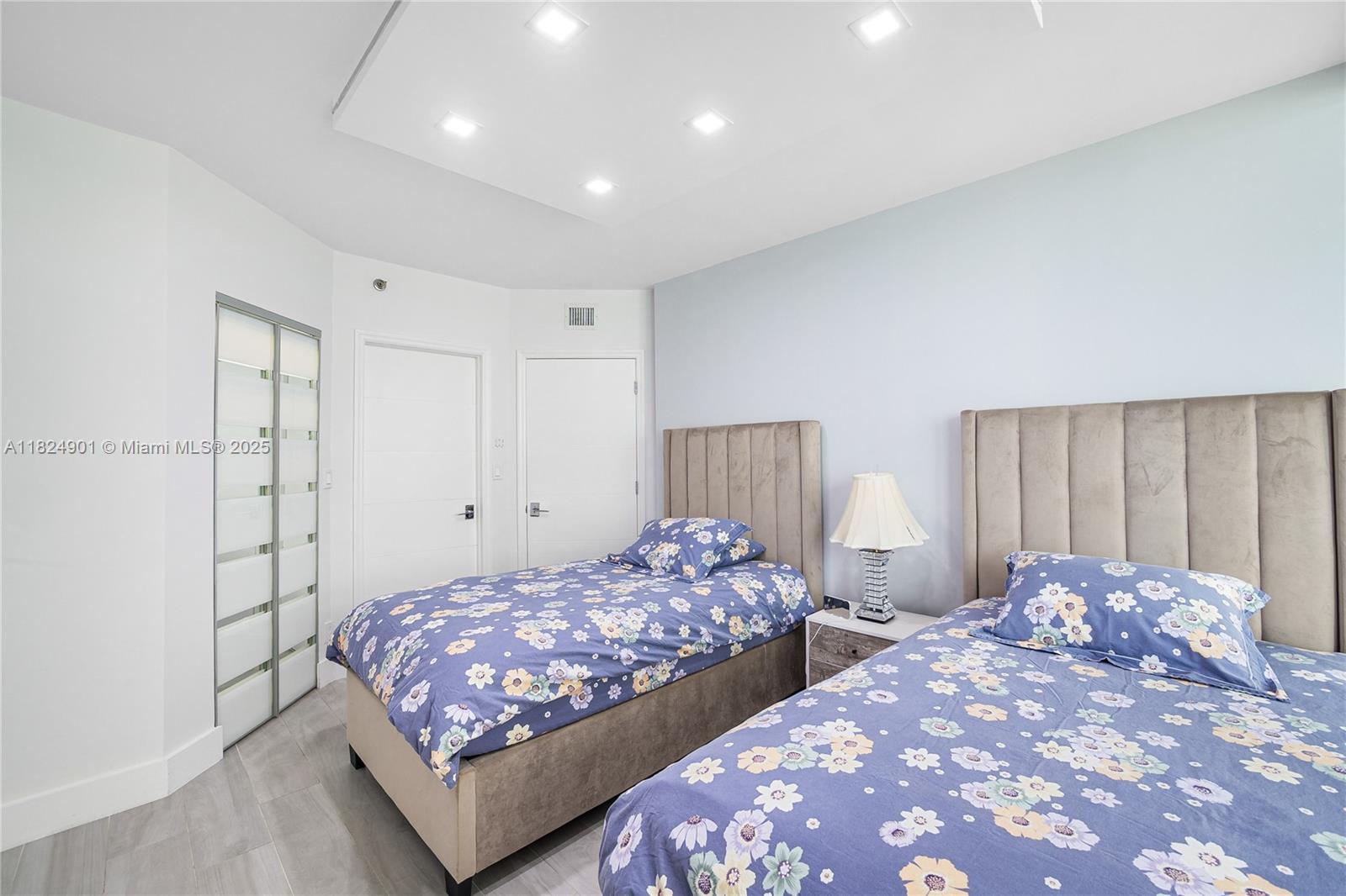 THE WAVES CONDO - Residential