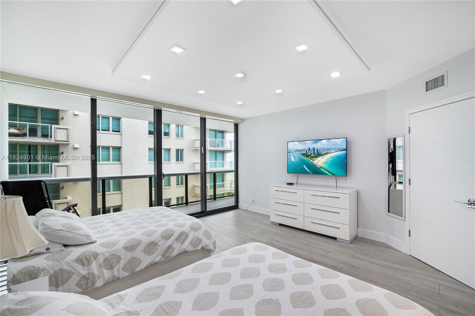 THE WAVES CONDO - Residential