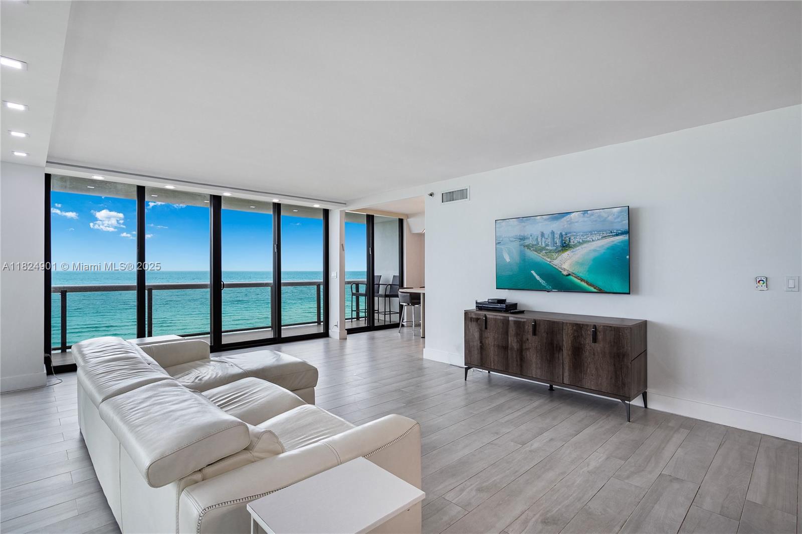 THE WAVES CONDO - Residential