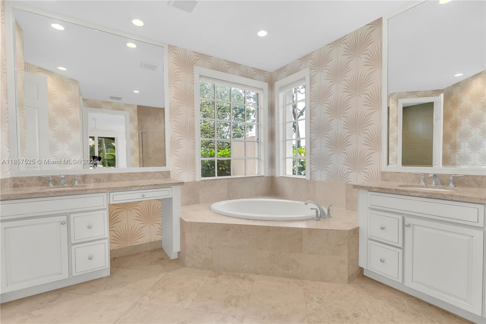 CARRIAGE HOMES AT FRENCHM - Residential