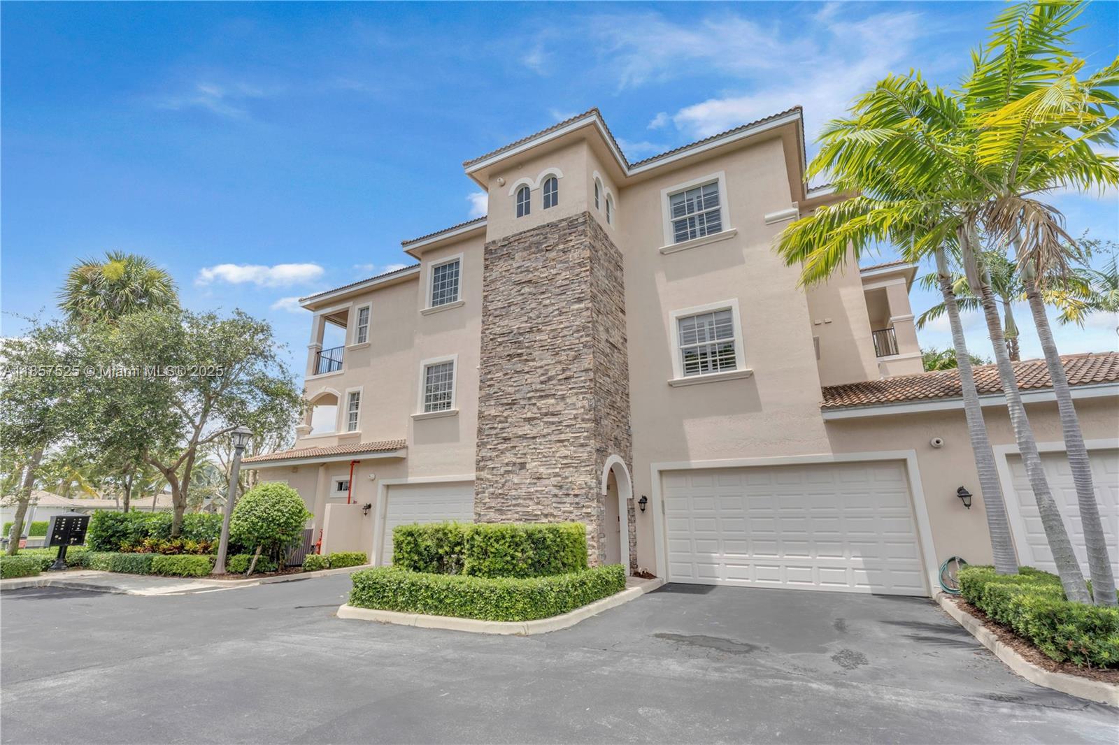 CARRIAGE HOMES AT FRENCHM - Residential
