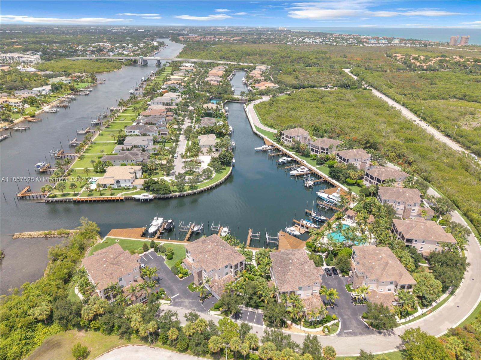 CARRIAGE HOMES AT FRENCHM - Residential