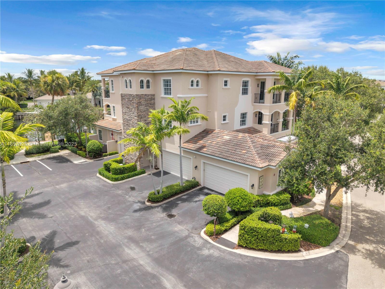CARRIAGE HOMES AT FRENCHM - Residential