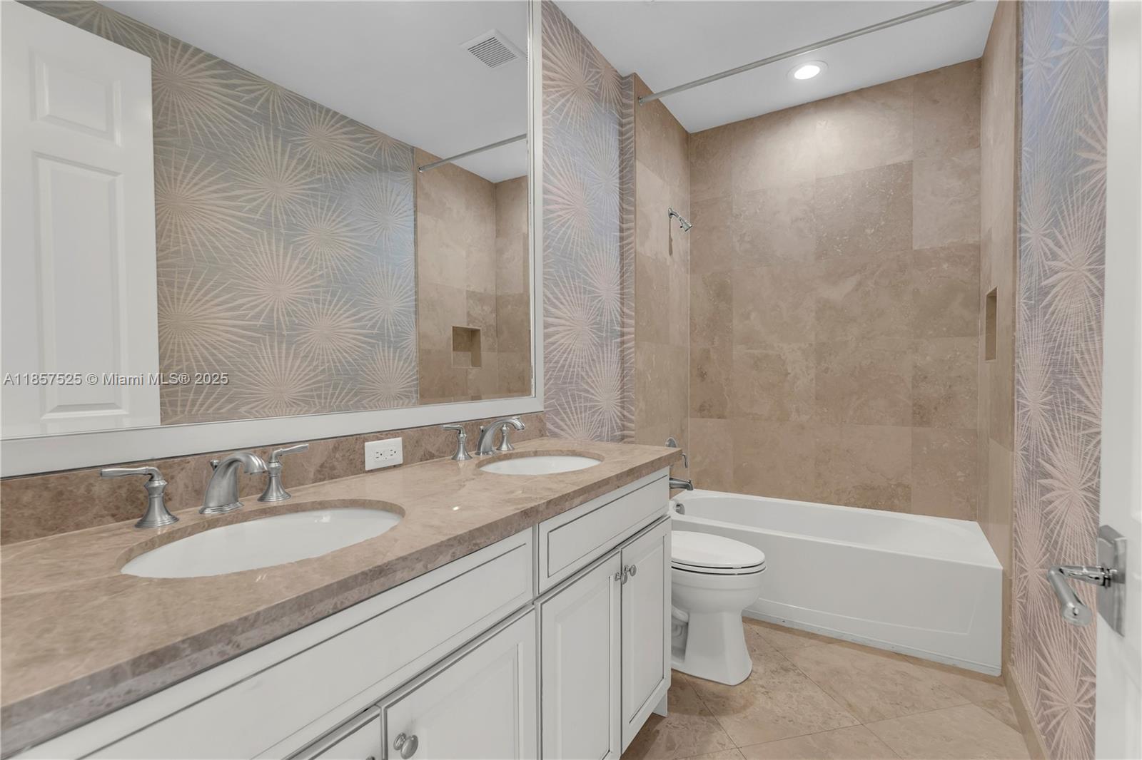 CARRIAGE HOMES AT FRENCHM - Residential