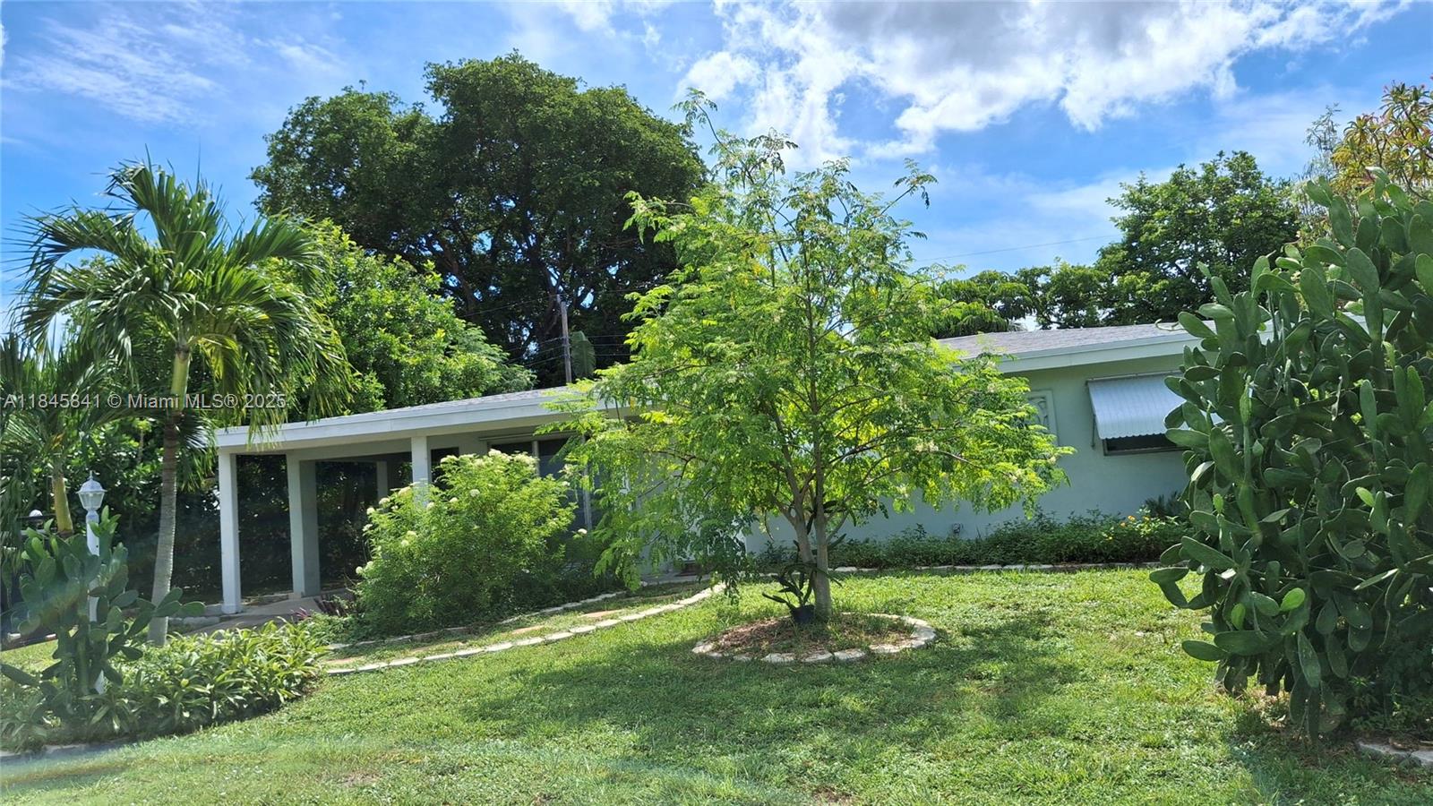 Paradise In Pompano!! This 3/2 SFH has a beautiful, large fenced yard, No association, new roof, hurricane shutters, brand new refrigerator & microwave. Tiled throughout, quiet, dead end street, walking distance to restaurants & shopping.