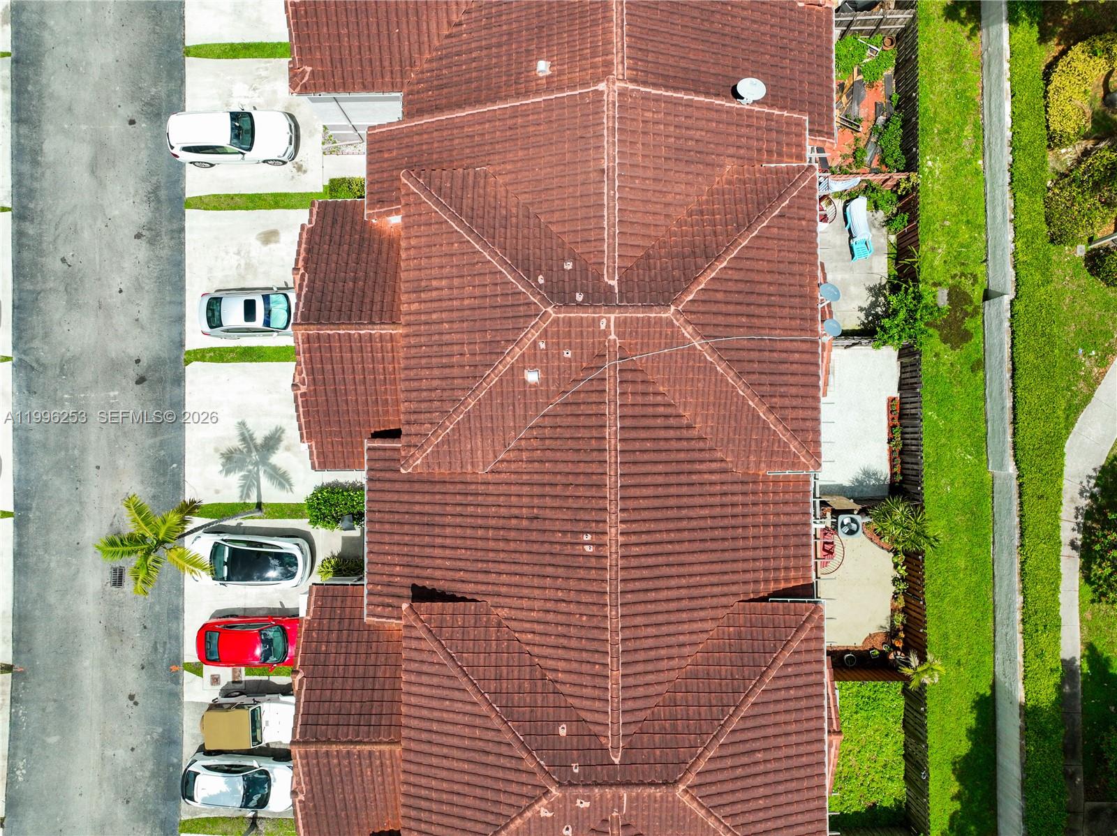 VILLAS AT THE HAMMOCKS CO - Residential