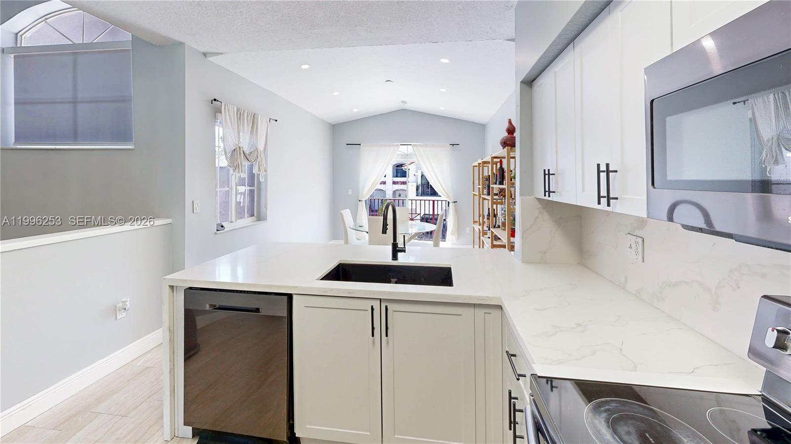 VILLAS AT THE HAMMOCKS CO - Residential