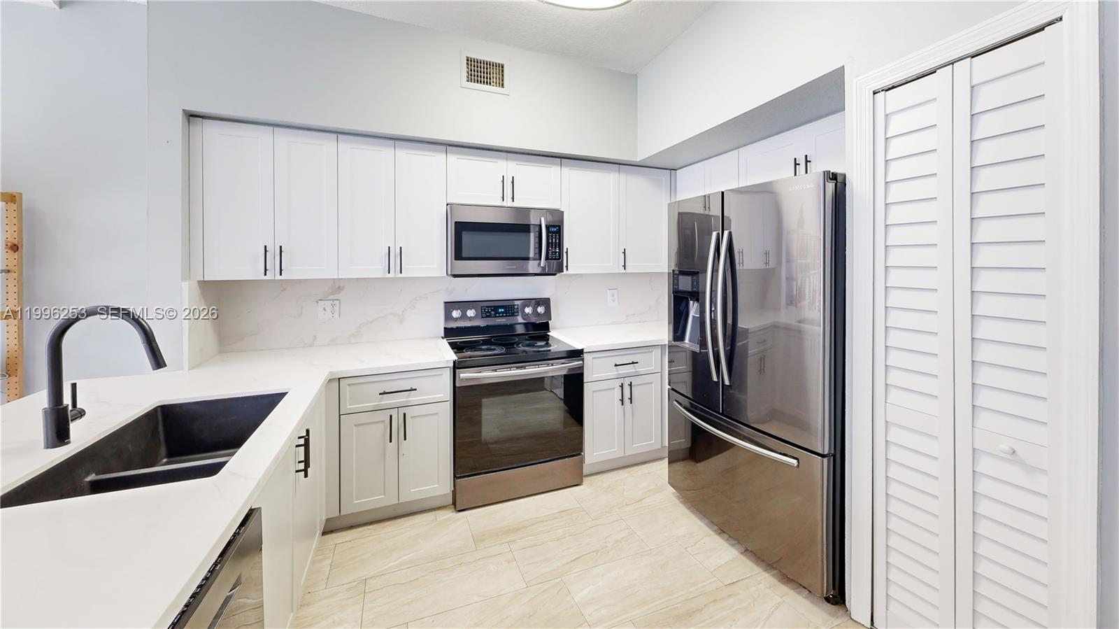 VILLAS AT THE HAMMOCKS CO - Residential