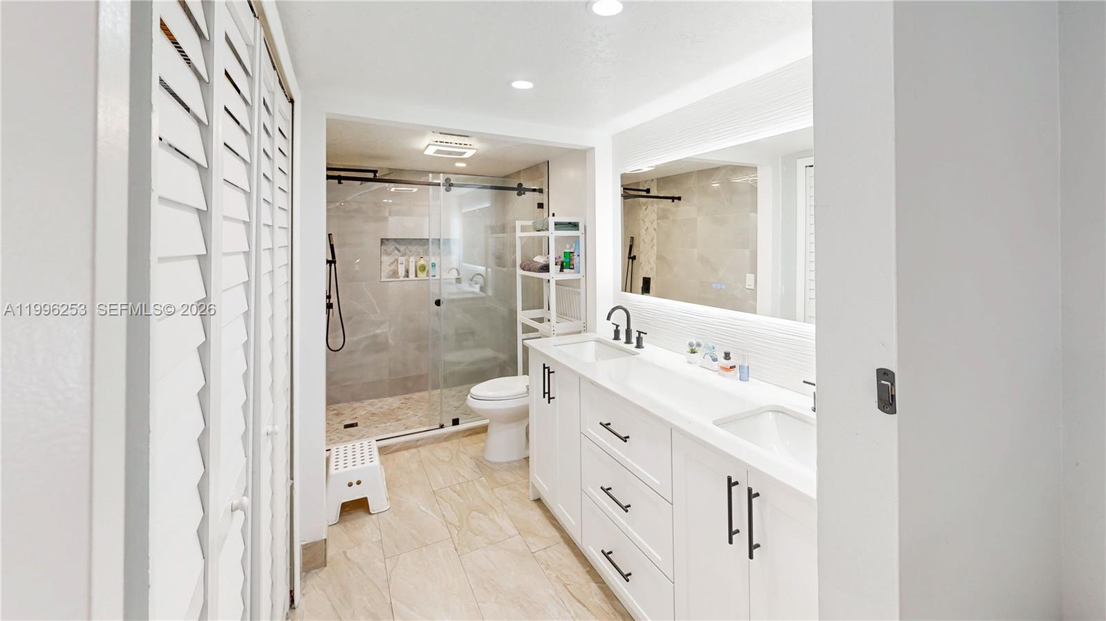 VILLAS AT THE HAMMOCKS CO - Residential