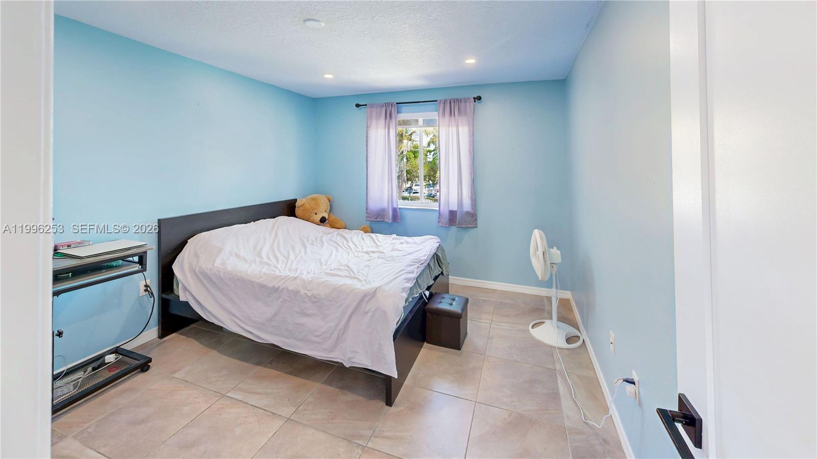 VILLAS AT THE HAMMOCKS CO - Residential