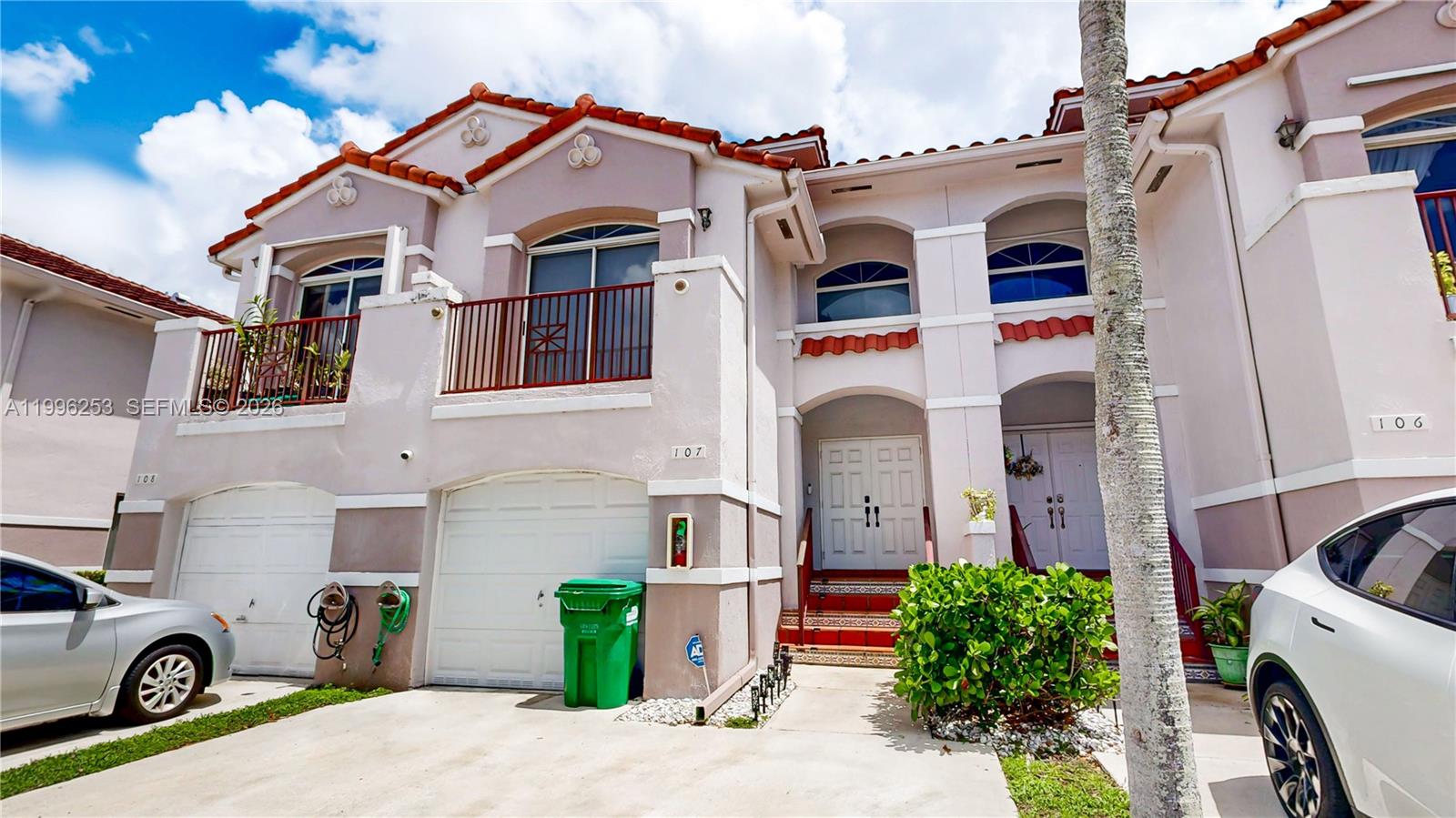 VILLAS AT THE HAMMOCKS CO - Residential