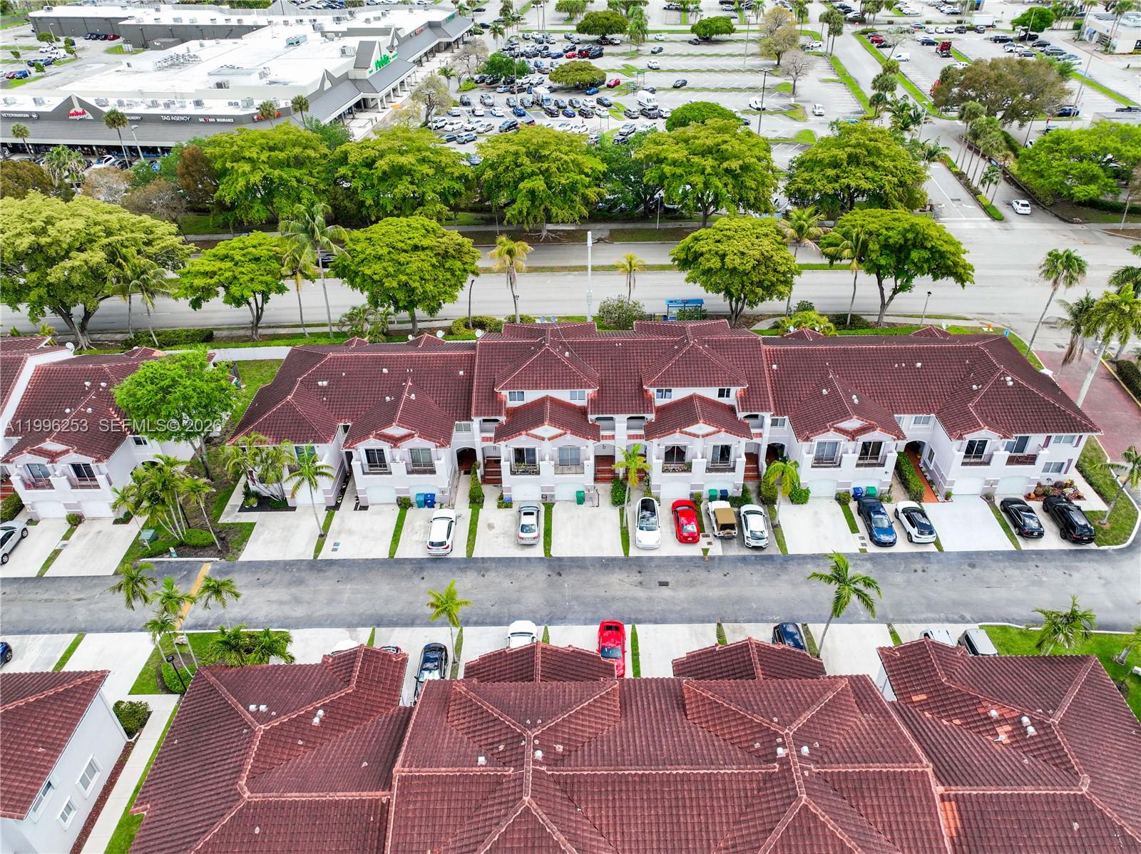 VILLAS AT THE HAMMOCKS CO - Residential