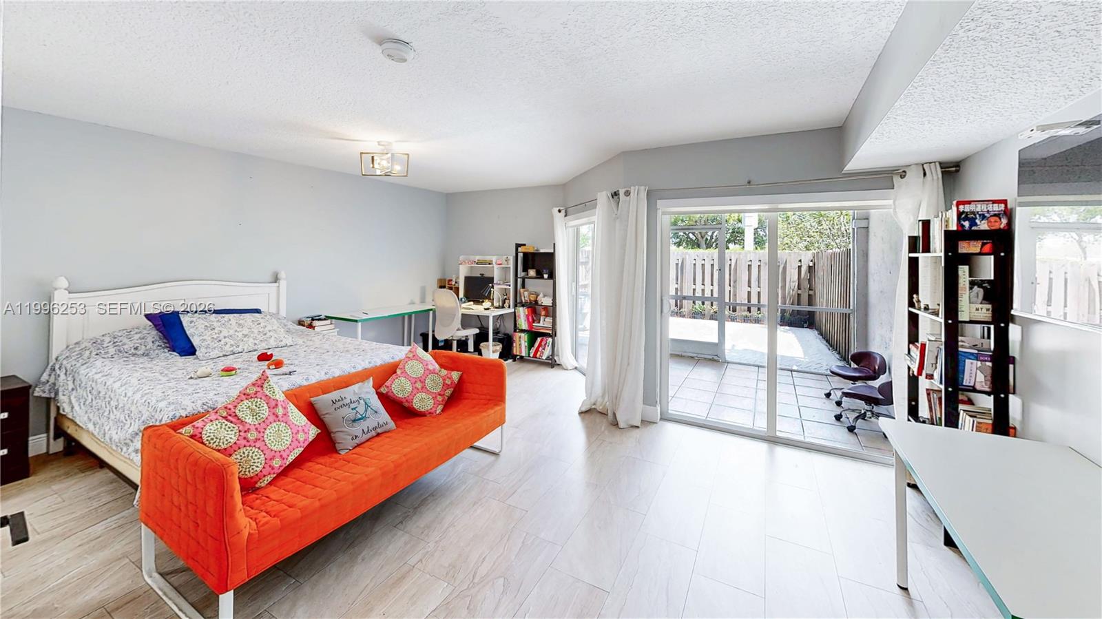 VILLAS AT THE HAMMOCKS CO - Residential