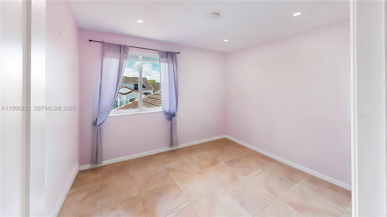 VILLAS AT THE HAMMOCKS CO - Residential